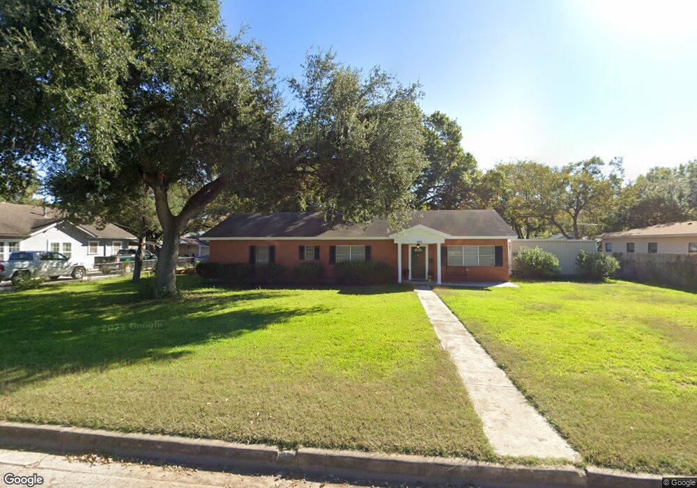 961 E Cedar St, Seguin, TX 78155 - photo 1
