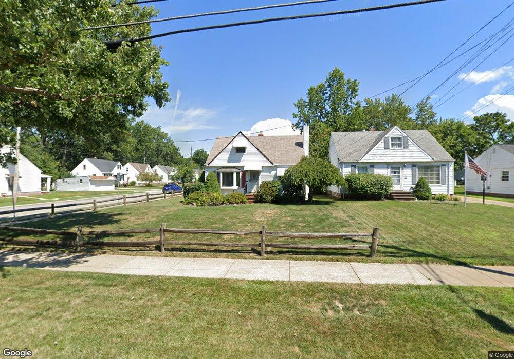 1735 E 300th St, Wickliffe, OH 44092 - photo 1