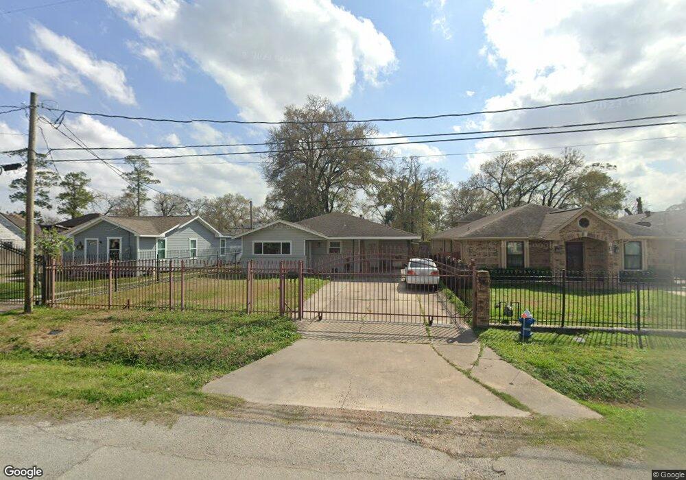 816 Firnat St, Houston, TX 77022 - photo 1