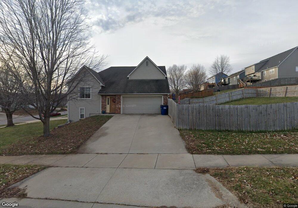 925 N Gunnison Way, Lawrence, KS 66049 - photo 1