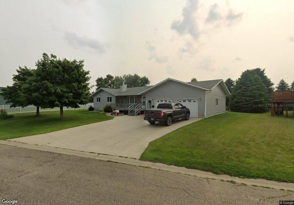 806 9th Ave SW, Jamestown, ND 58401 - photo 1