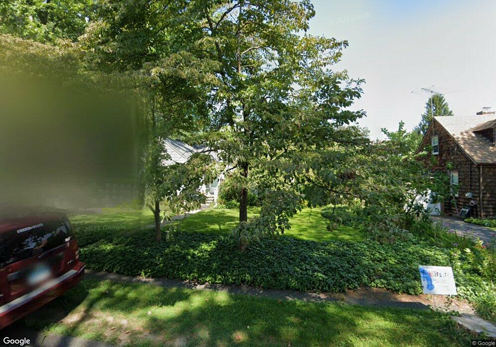 1036 Oldfield Rd, Fairfield, CT 06824 - photo 1