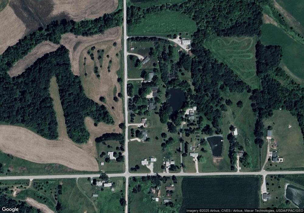 4202 E 5th St S, Newton, IA 50208 - photo 1