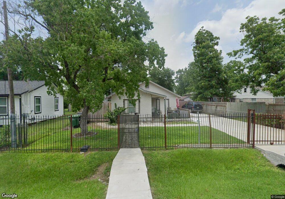 1014 Reverend b j Lewis Dr, Houston, TX 77088 - photo 1