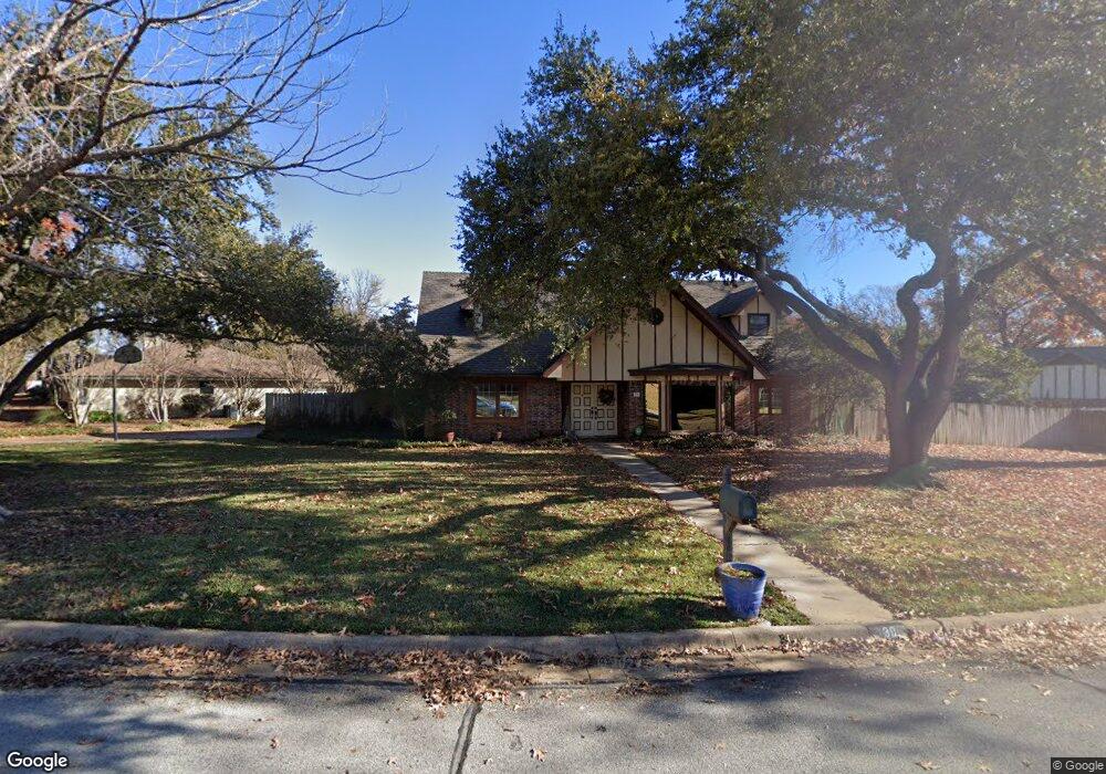 39 Lincolnshire Cir, Bedford, TX 76021 - photo 1