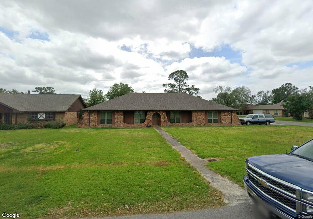 1531 N Greenfield Cir, Lake Charles, LA 70605 - photo 1