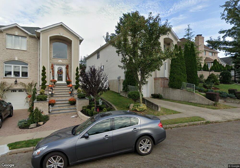 150 Covington Cir, Staten Island, NY 10312 - photo 1