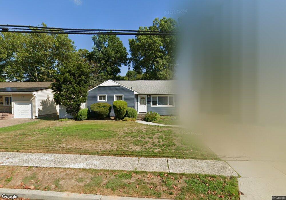 801 Janos Ln, West Hempstead, NY 11552 - photo 1