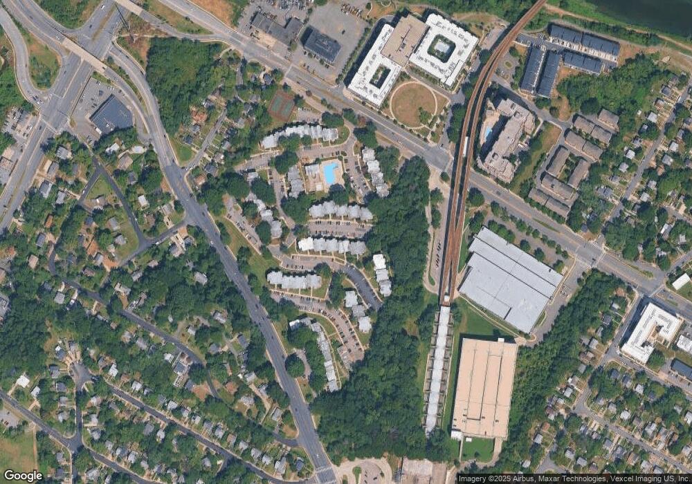 2621 Redcoat Dr, Alexandria, VA 22303 - photo 1