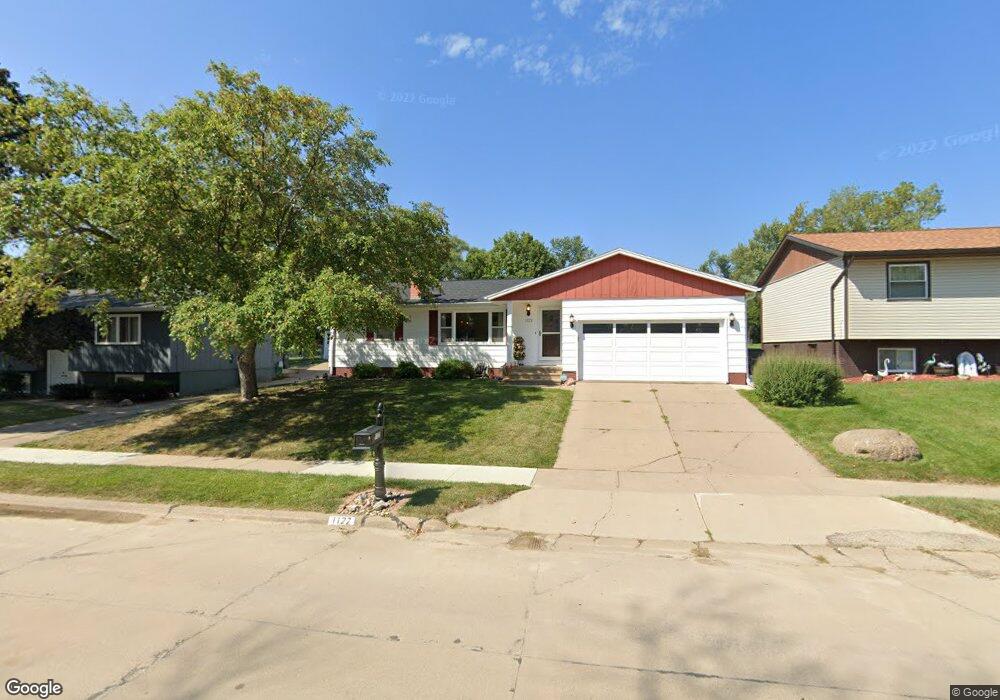 1122 38th St NW, Cedar Rapids, IA 52405 - photo 1
