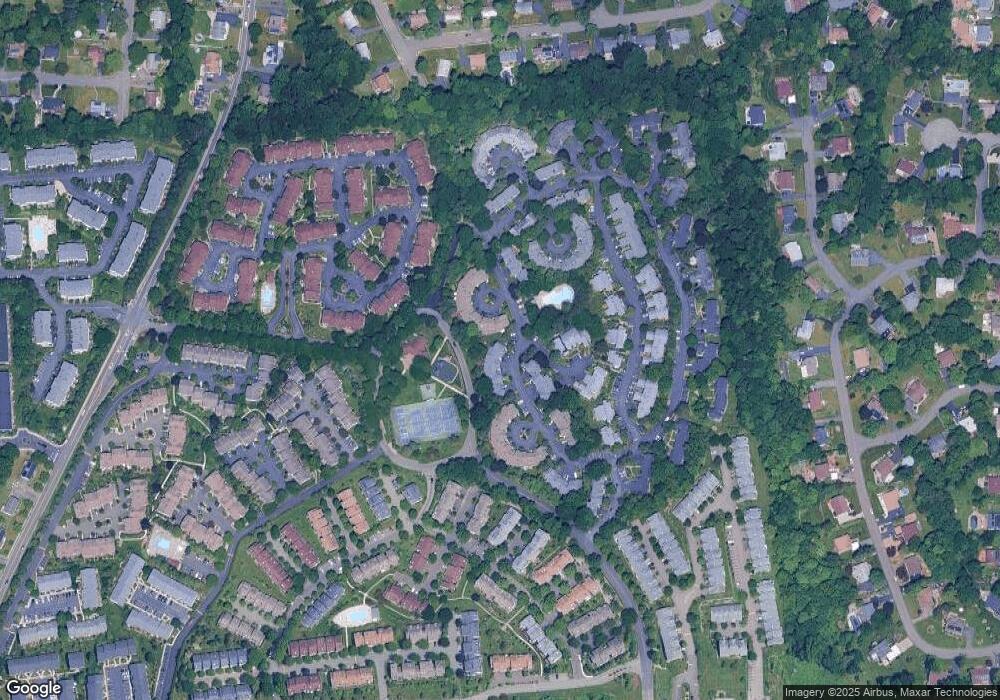 215 Treetop Cir unit 215, Nanuet, NY 10954 - photo 1