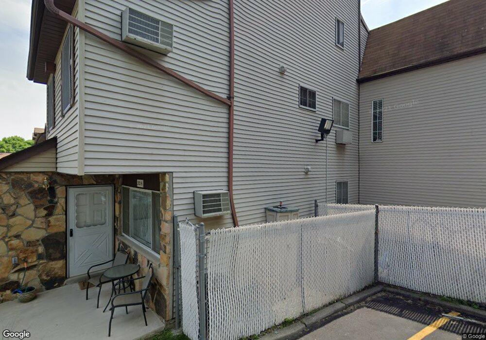 28 Croft Ct, Staten Island, NY 10306 - photo 1