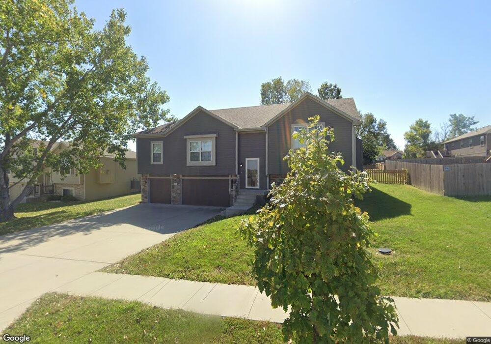 413 W Heritage Dr, Raymore, MO 64083 - photo 1