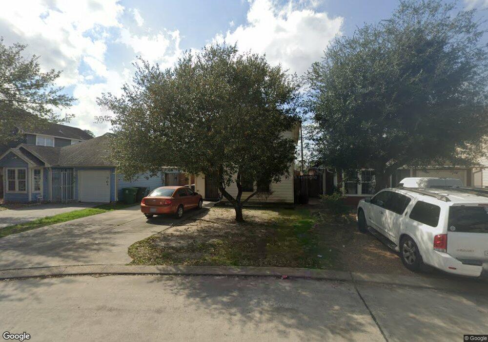 538 Firnat St, Houston, TX 77022 - photo 1
