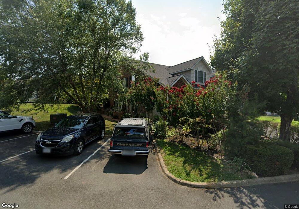 215 N View Cir, Warrenton, VA 20186 - photo 1