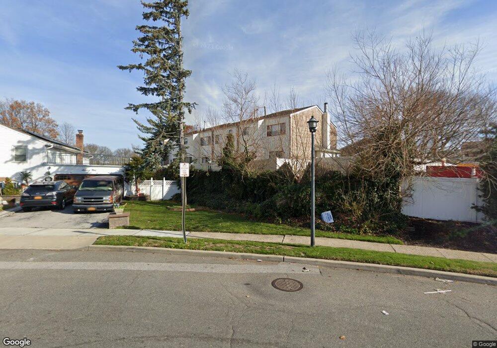 24 Vanderbilt Way, Valley Stream, NY 11581 - photo 1