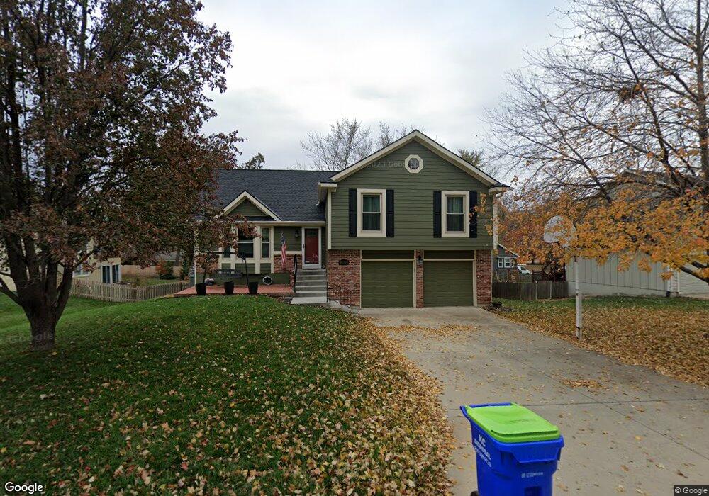 10703 W 49th Place, Shawnee, KS 66203 - photo 1