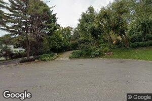 1 Stream Ct, Great Neck, NY 11023
