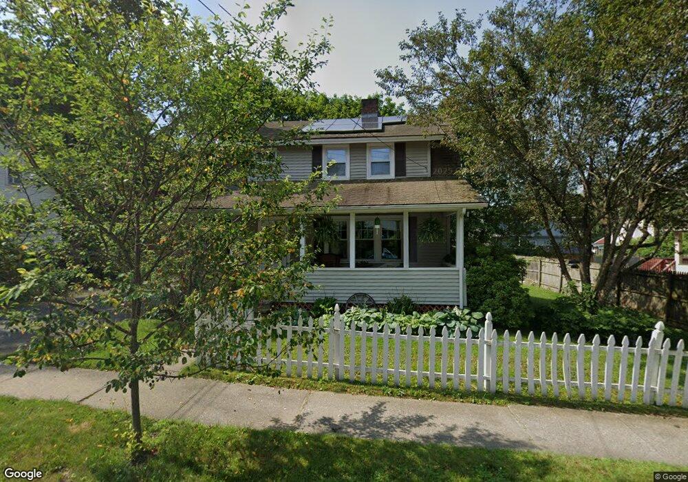 122 Maple St, Greenfield, MA 01301 - photo 1