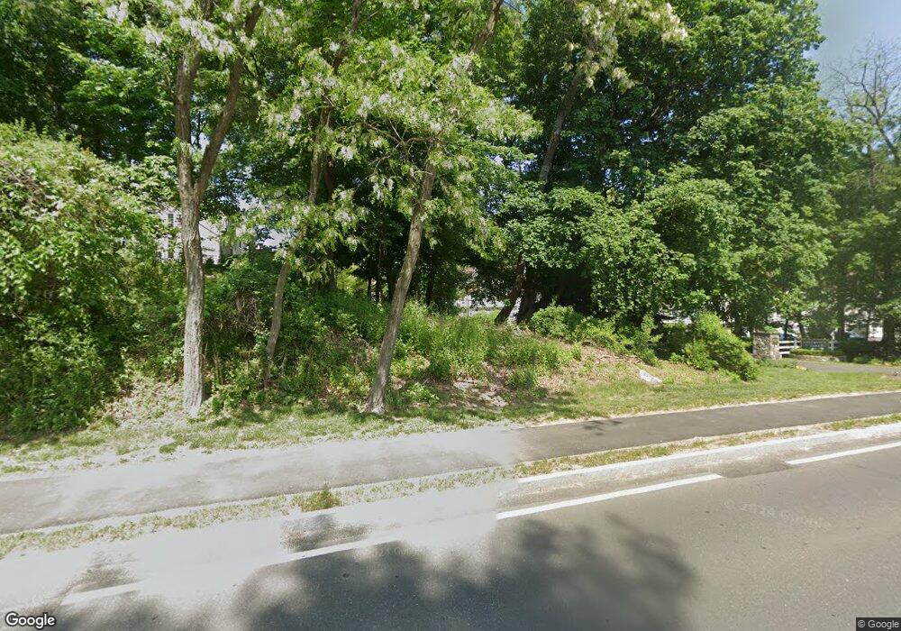 249 Weaver St unit 2D, Greenwich, CT 06831 - photo 1