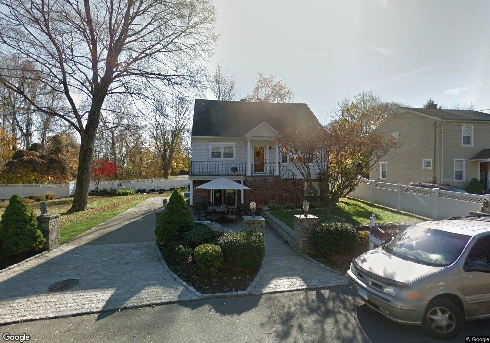 5 Lakeview Dr E, Norwalk, CT 06850 - photo 1