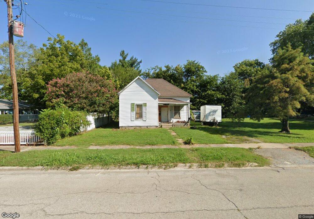 722 W Lincoln St, Harrisburg, IL 62946 - photo 1