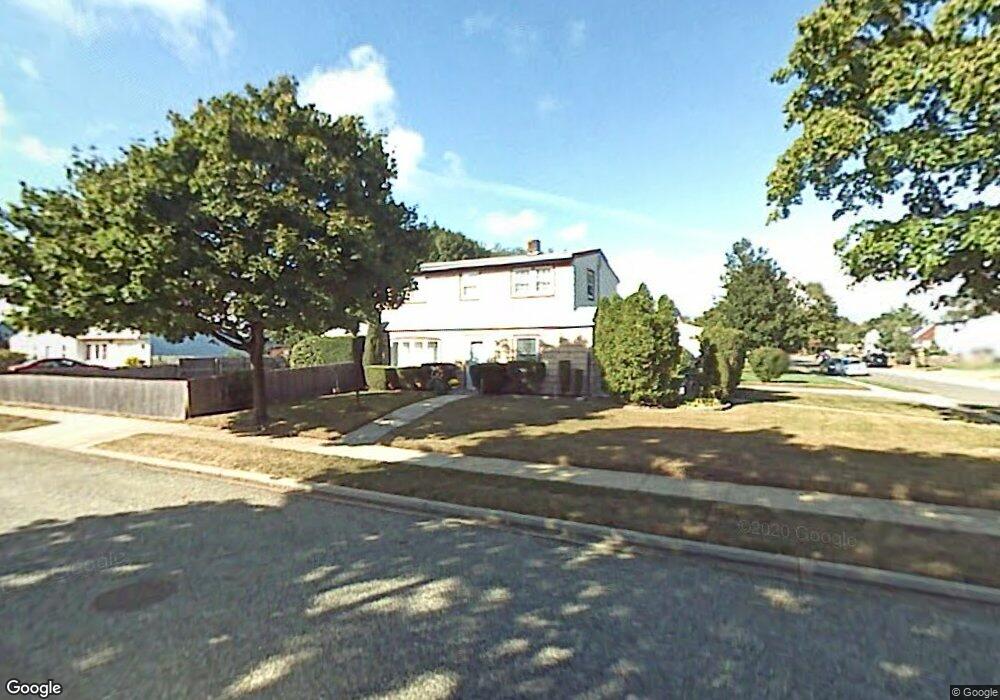 7 Cobble Ln, Levittown, NY 11756 - photo 1