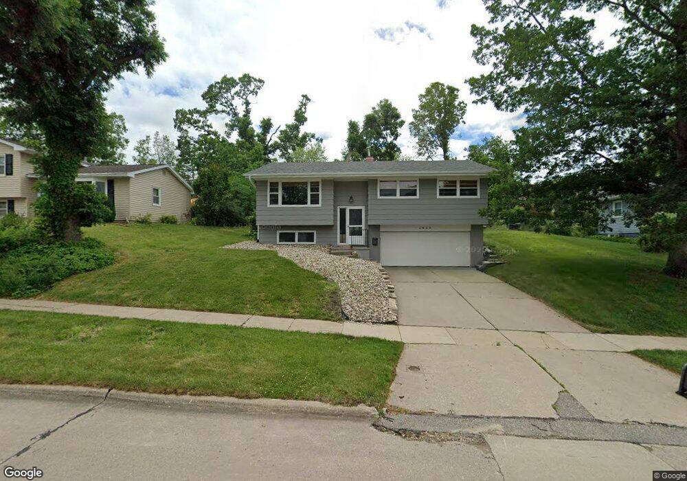 2533 Falcon Dr NE, Cedar Rapids, IA 52402 - photo 1