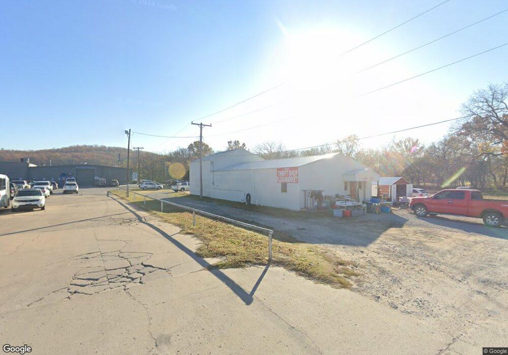 701 E Broadway St, Henryetta, OK 74437 - photo 1