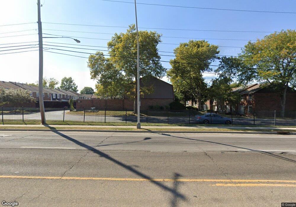 645 Simbury St, Columbus, OH 43228 - photo 1