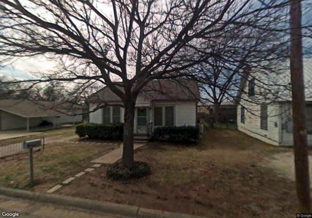 1015 N Clements St, Gainesville, TX 76240 - photo 1