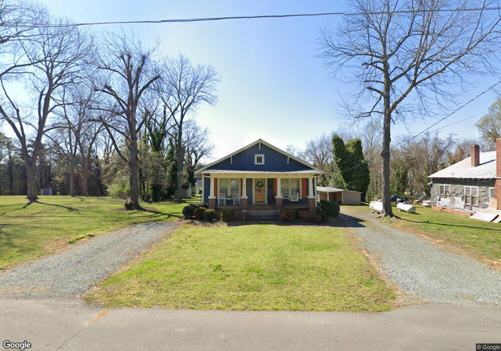 709 N 3rd Ave, Siler City, NC 27344 - photo 1