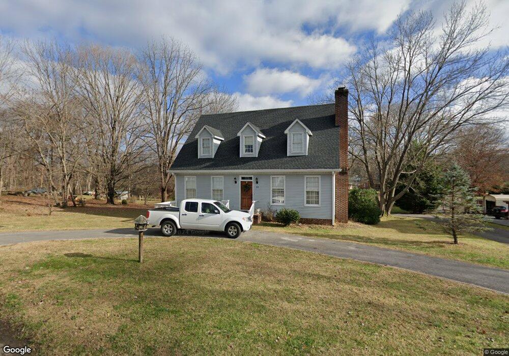 114 Northeast Dr, Johnson City, TN 37601 - photo 1