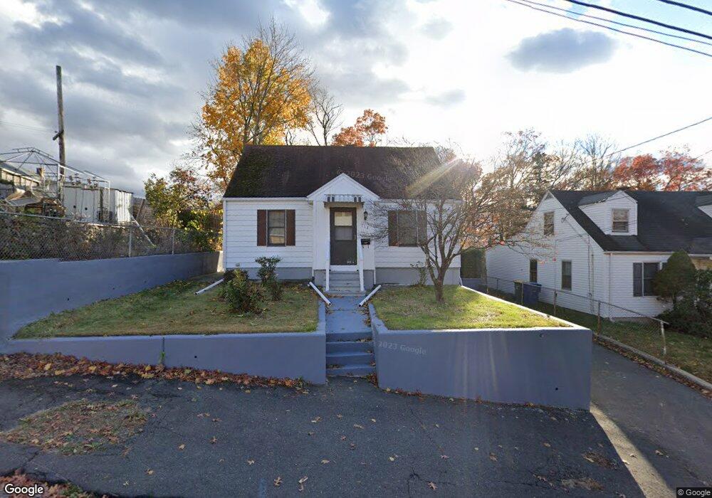 114 Raymond St, Waterbury, CT 06706 - photo 1
