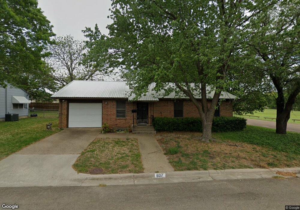 607 E Hallsell St, Decatur, TX 76234 - photo 1