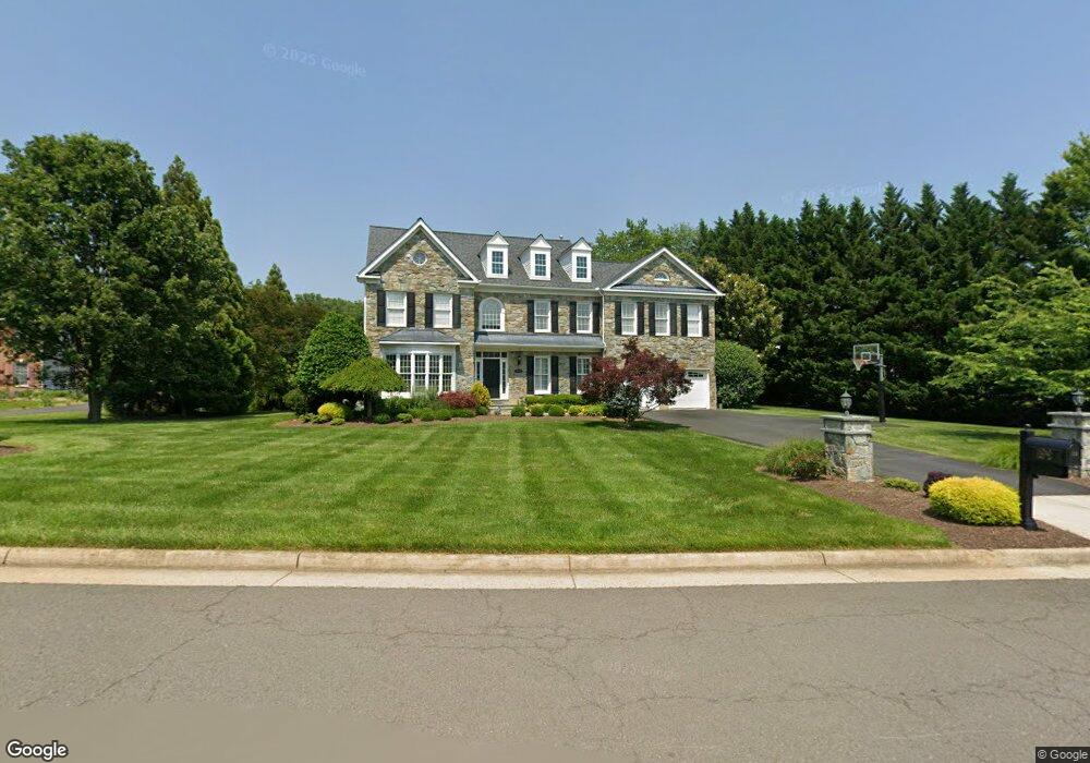 11010 Lance Ln, Oakton, VA 22124 - photo 1