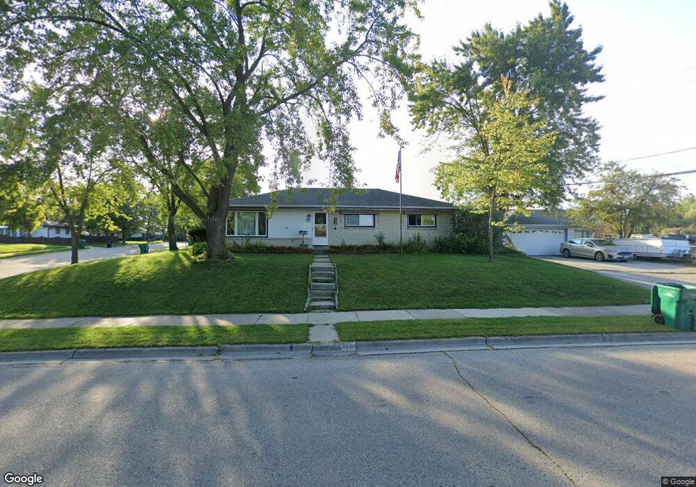 W152N8270 Elm Ln, Menomonee Falls, WI 53051 - photo 1