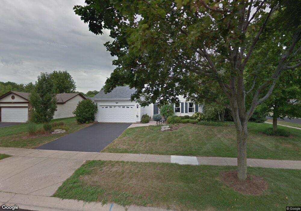 805 Fox Run Ln, Algonquin, IL 60102 - photo 1