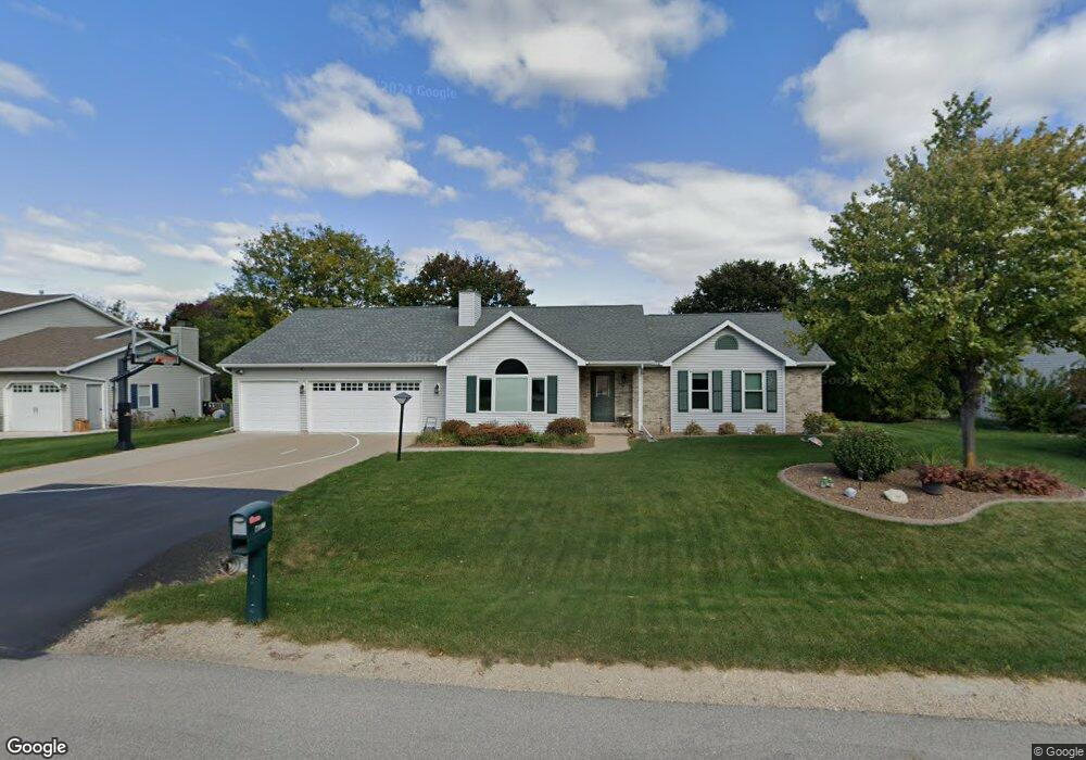 W6032 Pearl Dr, Appleton, WI 54915 - photo 1