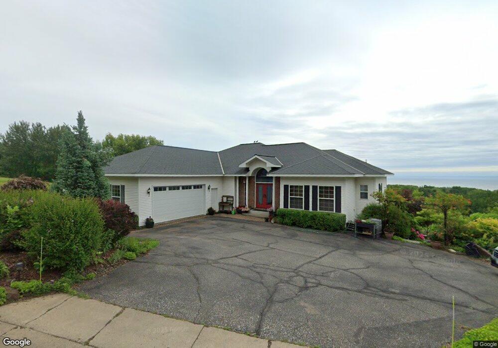 1526 Woodcrest Dr, Duluth, MN 55804 - photo 1