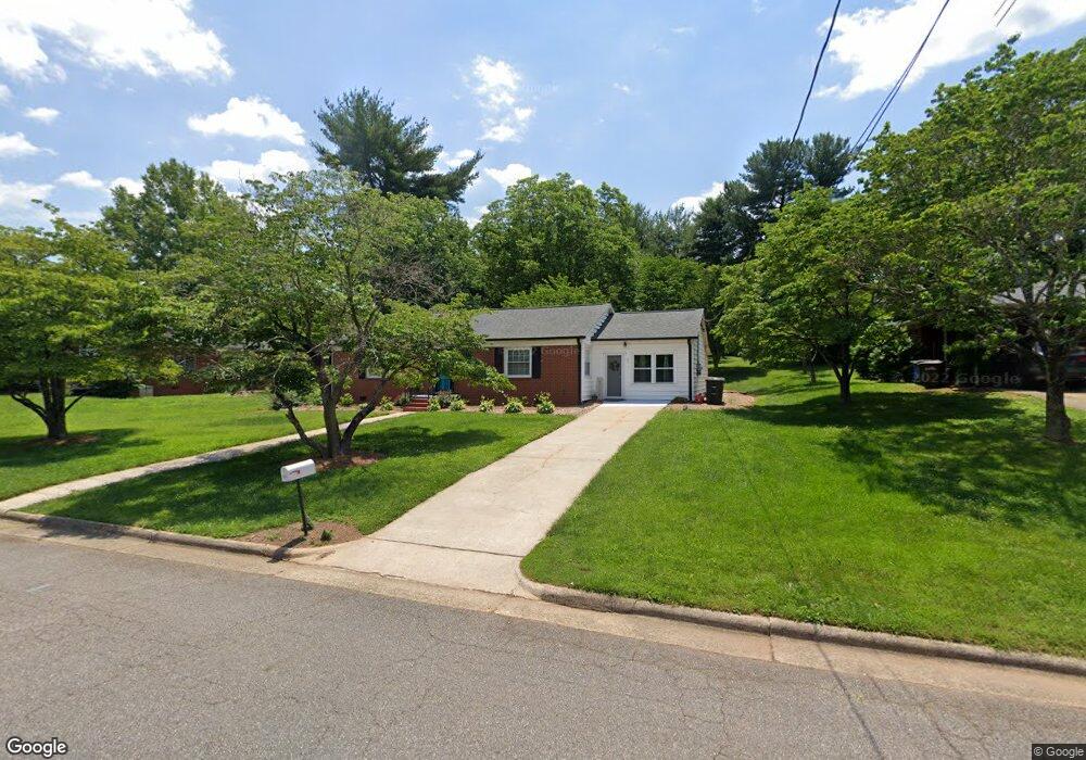 720 Oakdale Dr, Statesville, NC 28677 - photo 1