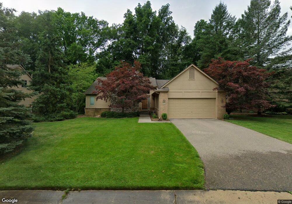 4992 Lagoons Cir, West Bloomfield, MI 48323 - photo 1