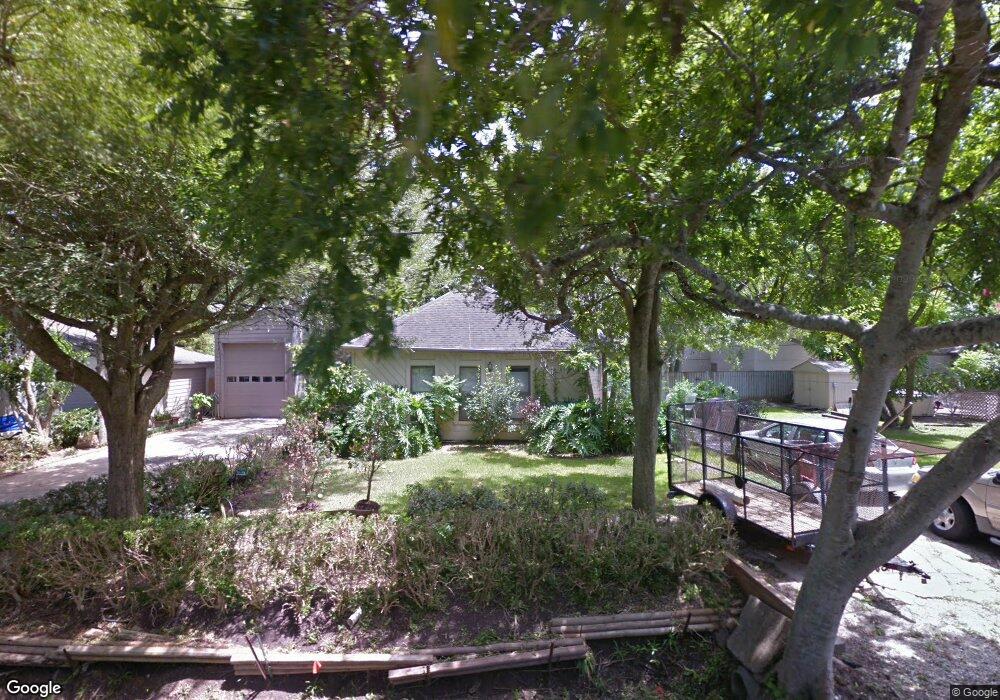 1107 Winding Way Dr, Friendswood, TX 77546 - photo 1