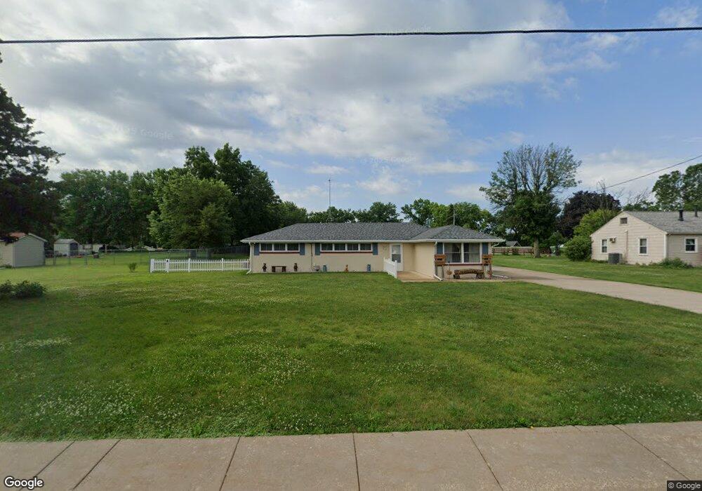 1135 W 53rd St, Davenport, IA 52806 - photo 1