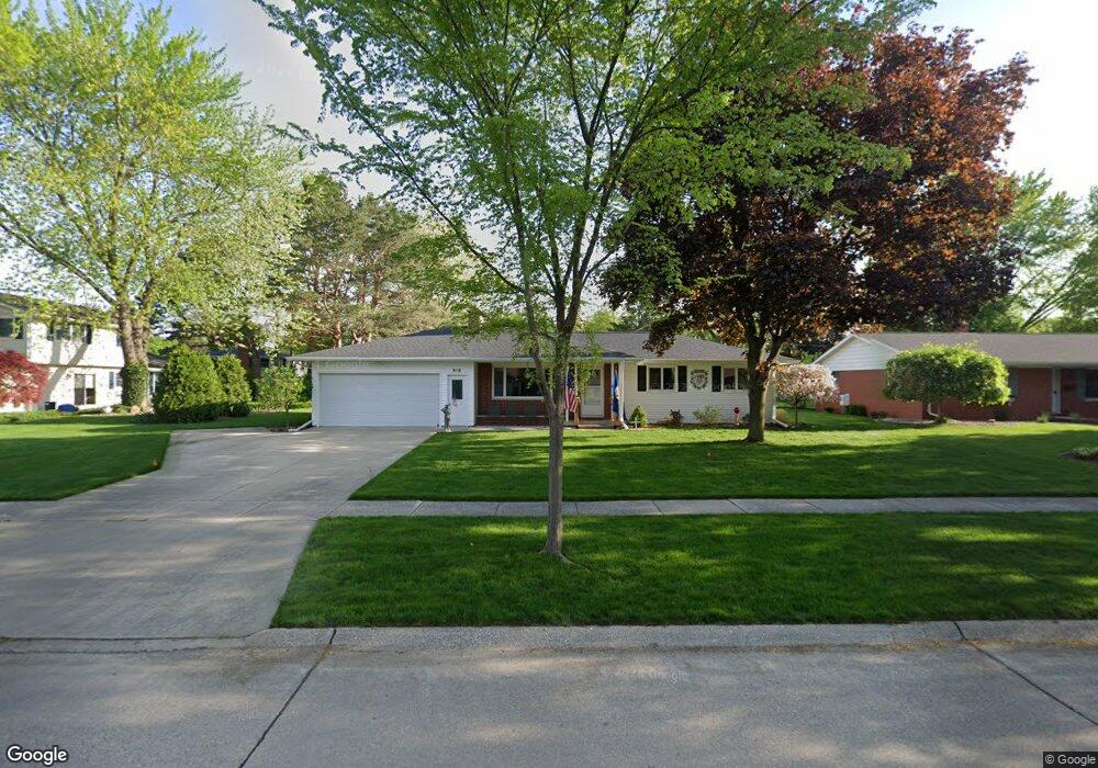 318 Nickless St, Frankenmuth, MI 48734 - photo 1