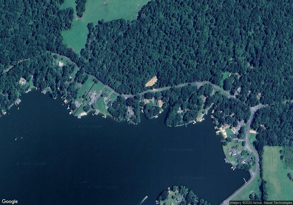 231 N Lakeshore Dr, Louisa, VA 23093 - photo 1