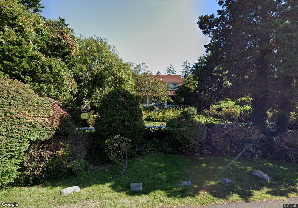 1 Bayview Rd, Manhasset, NY 11030 - photo 1