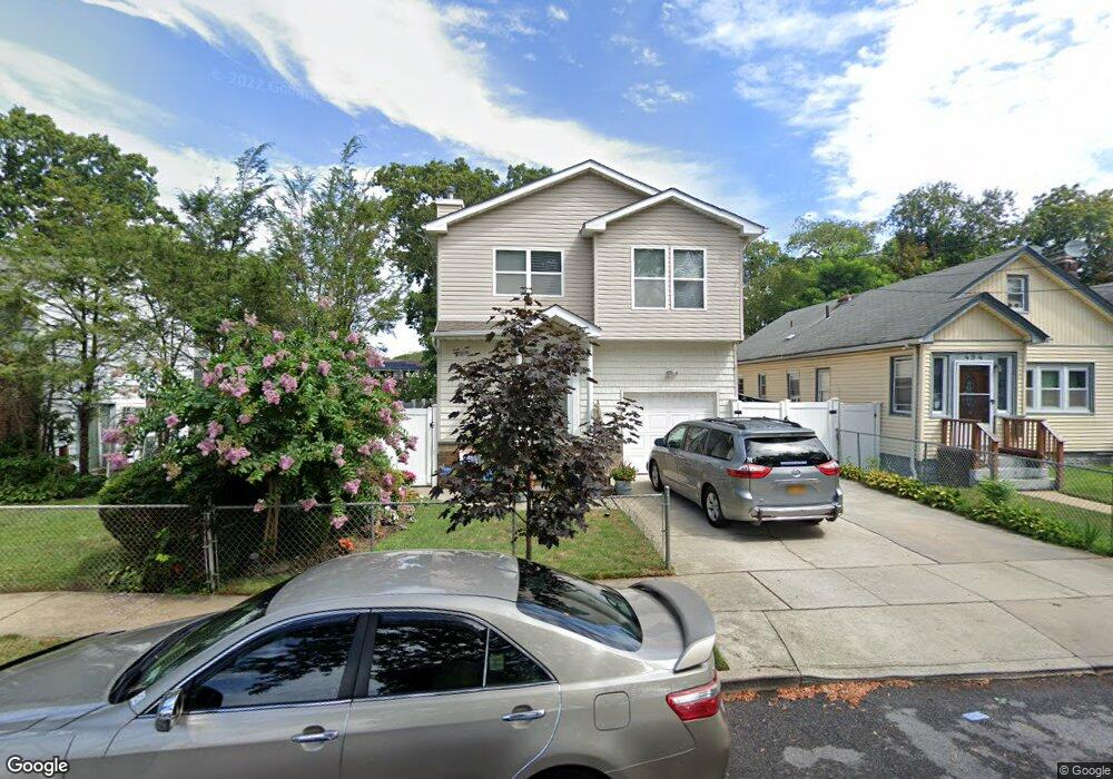 458 Clinton Ave, Rockville Centre, NY 11570 - photo 1