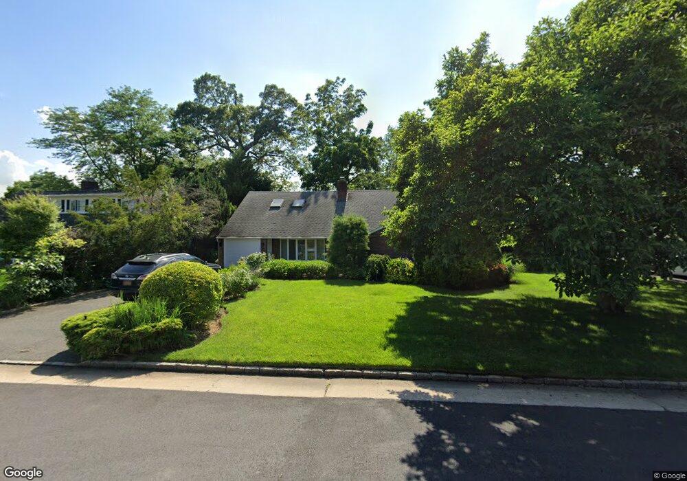 95 Rolling Hill Rd, Manhasset, NY 11030 - photo 1