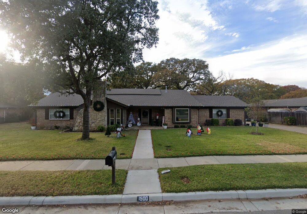 1500 Woodvine Dr, Euless, TX 76040 - photo 1